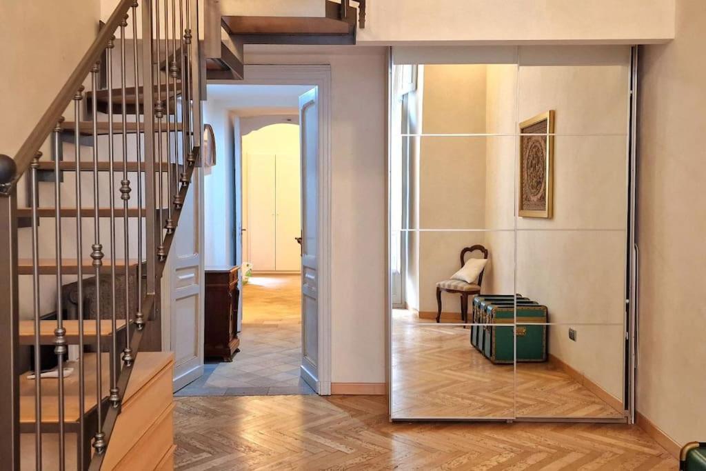 Elegante Appartamento In Centro. Торино Екстериор снимка