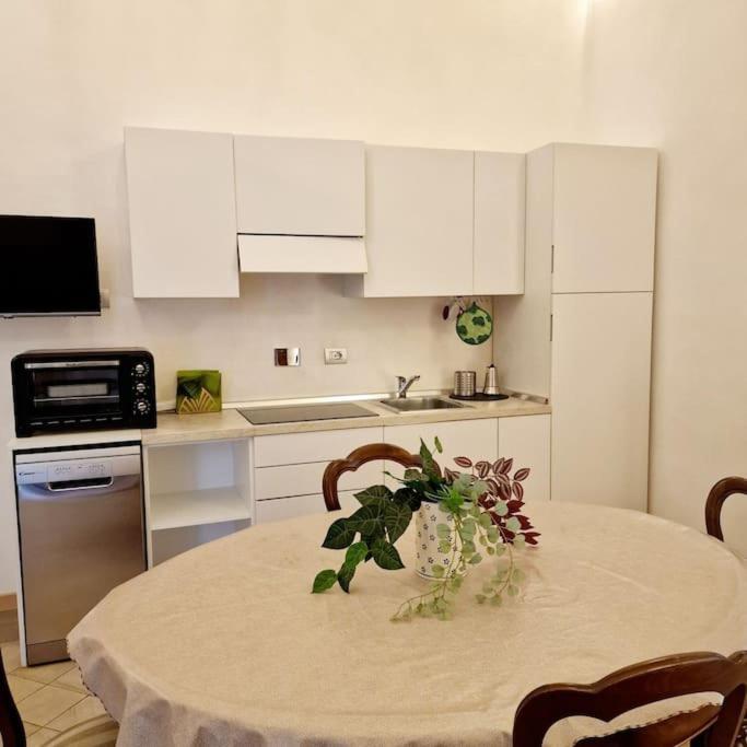Elegante Appartamento In Centro. Торино Екстериор снимка